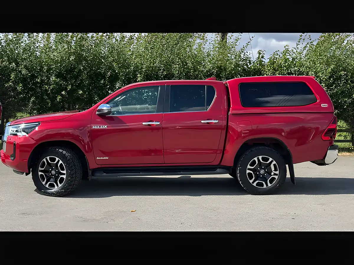 Used 2022 Toyota Hilux Invincible Red - Interior and Exterior details 7