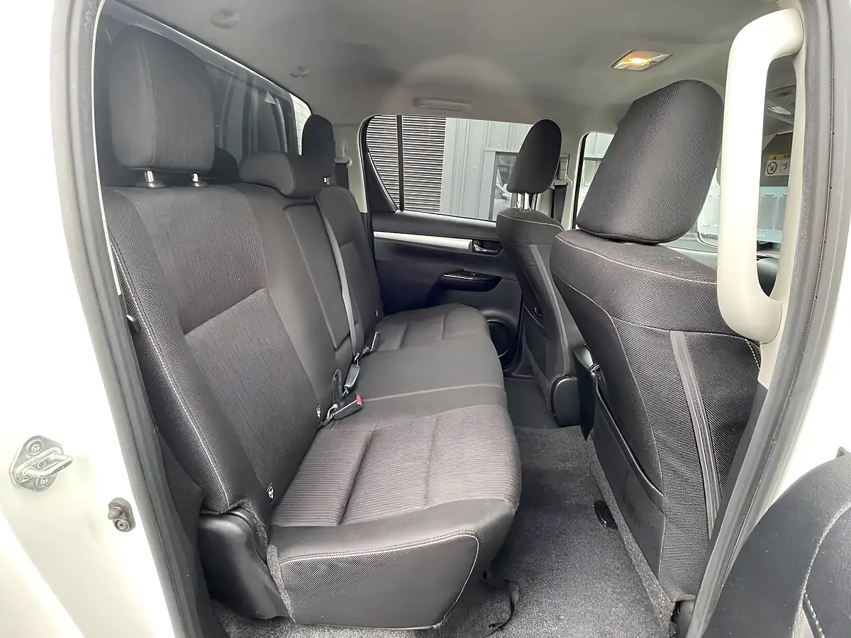 Used 2022 Toyota Hilux Invincible White - Interior and Exterior details 11