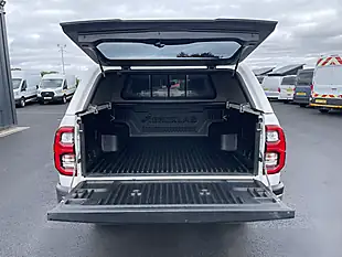Used 2022 Toyota Hilux Invincible White - Interior and Exterior details 15
