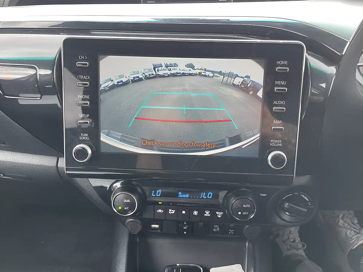 Used 2022 Toyota Hilux Invincible White - Interior and Exterior details 16