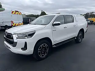 Used 2022 Toyota Hilux Invincible White - Interior and Exterior details 3