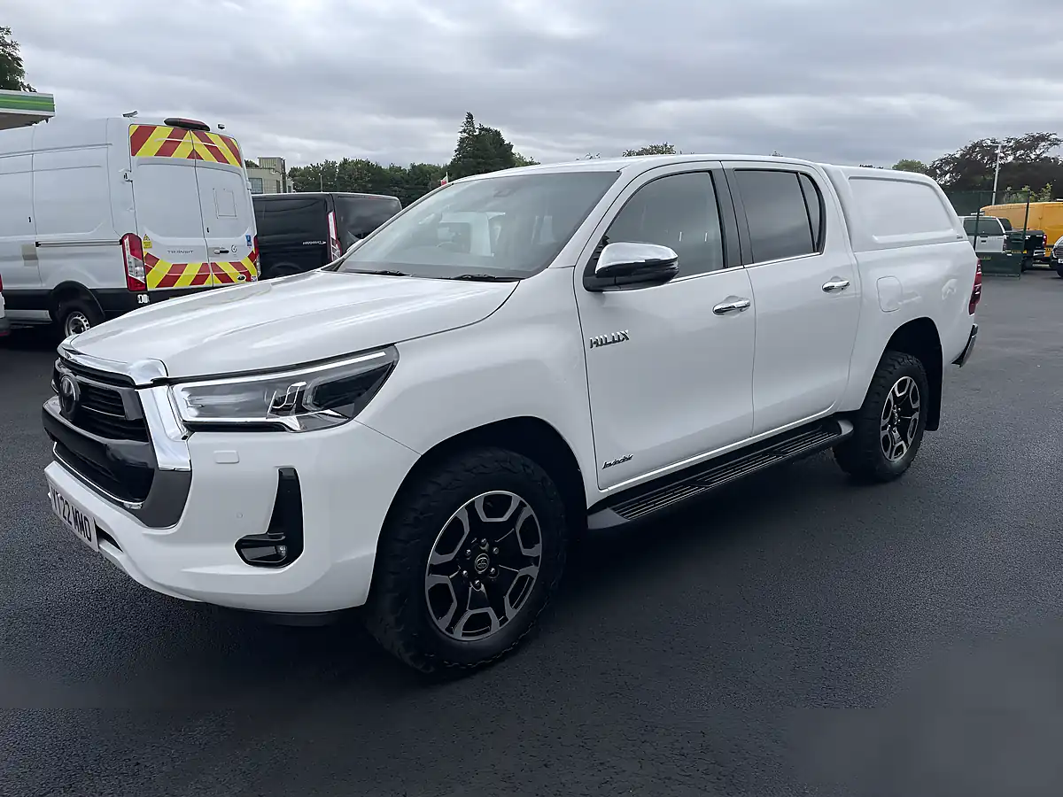 Used 2022 Toyota Hilux Invincible White - Interior and Exterior details 3