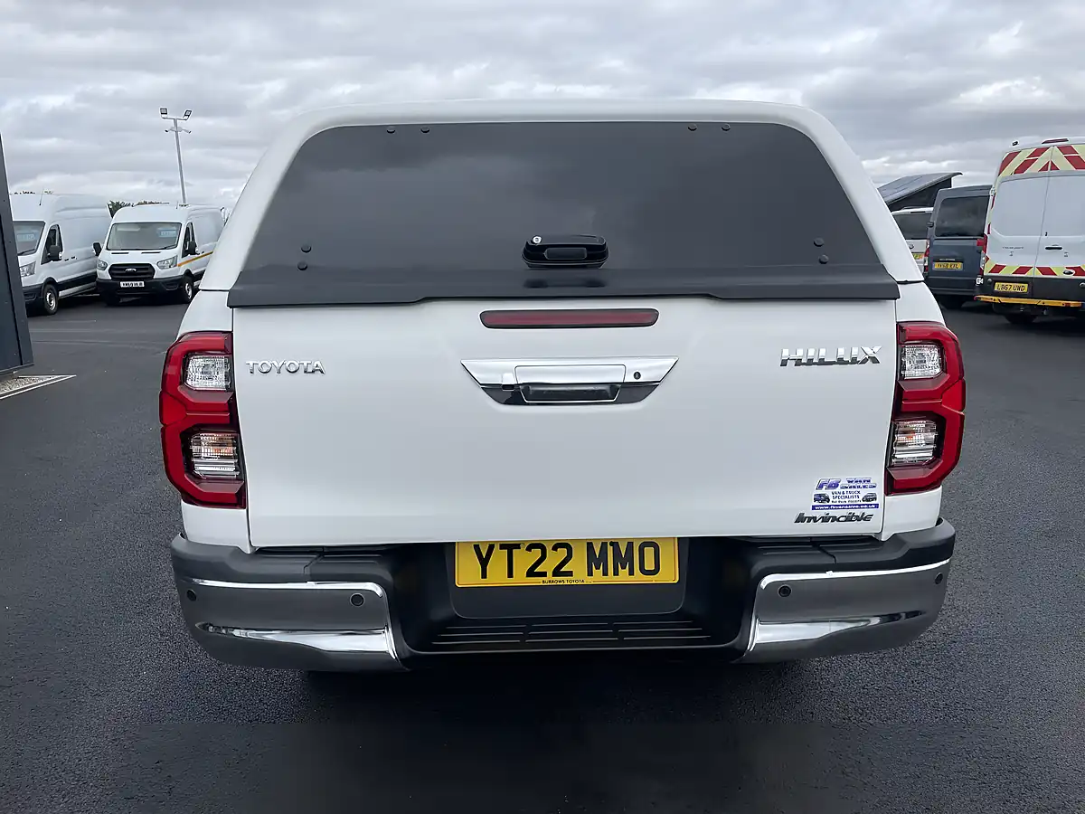 Used 2022 Toyota Hilux Invincible White - Interior and Exterior details 5