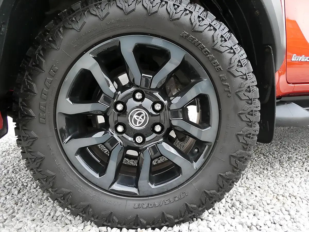 Used 2022 Toyota Hilux Invincible X Orange - Interior and Exterior details 18