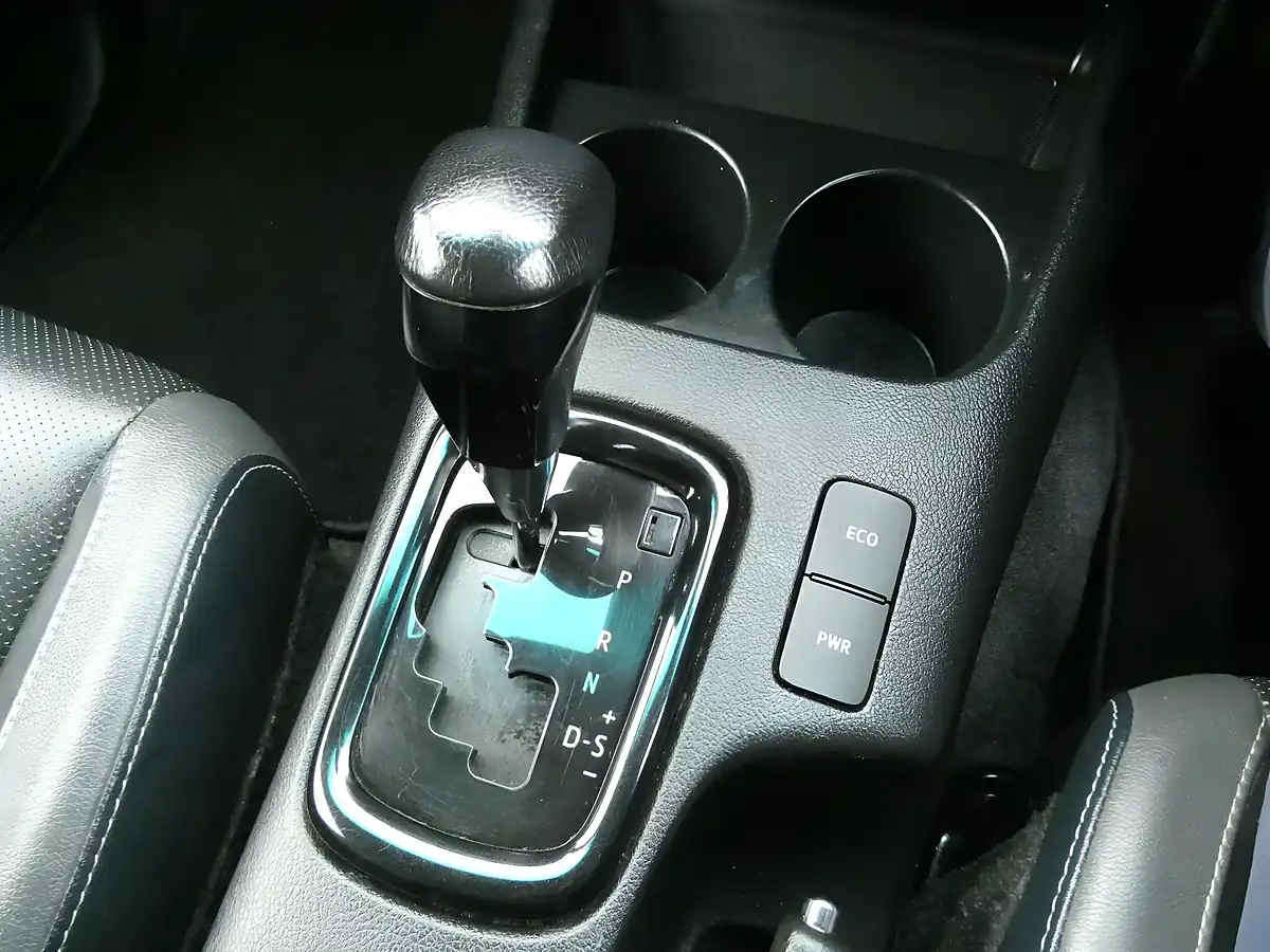 Used 2022 Toyota Hilux Invincible X Orange - Interior and Exterior details 9