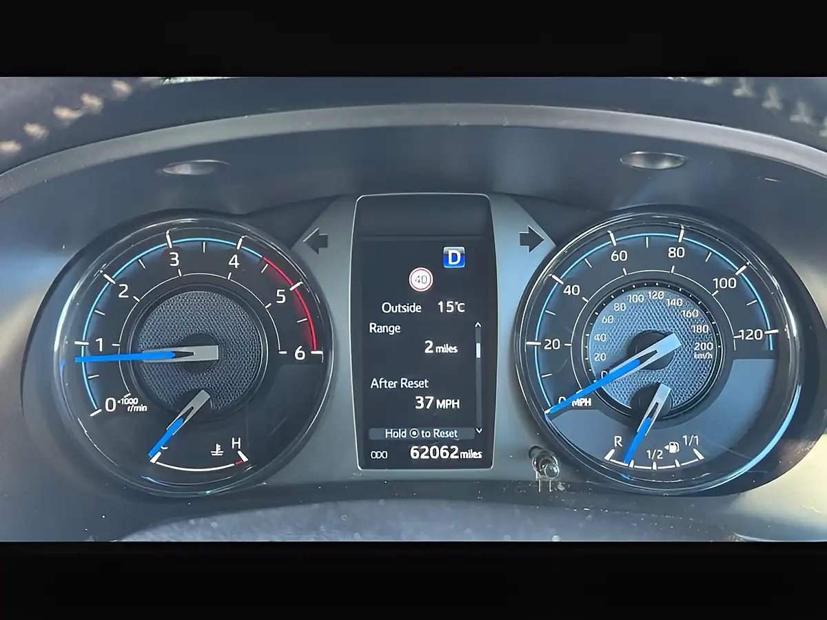 Used 2022 Toyota Hilux Invincible X Platinum White Pearl - Interior and Exterior details 14