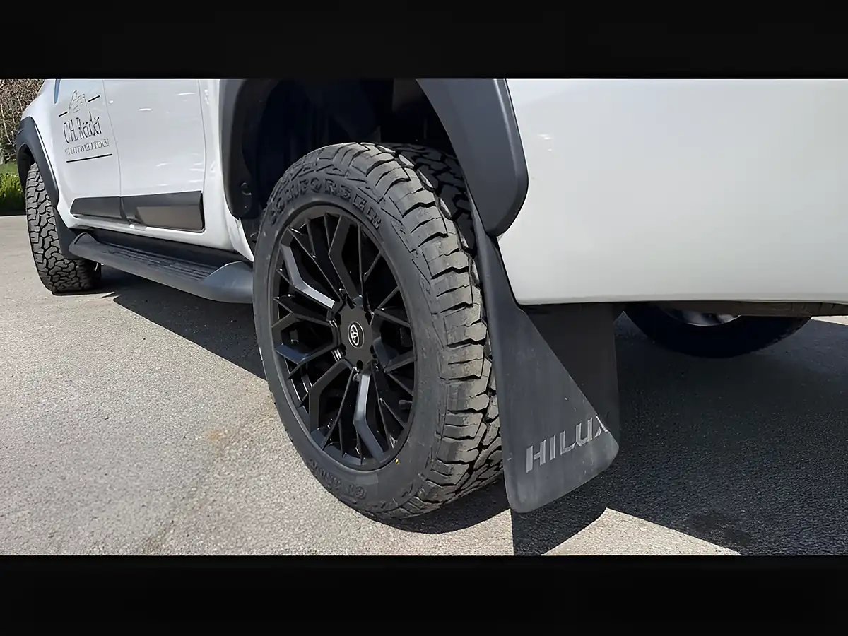 Used 2022 Toyota Hilux Invincible X Platinum White Pearl - Interior and Exterior details 16
