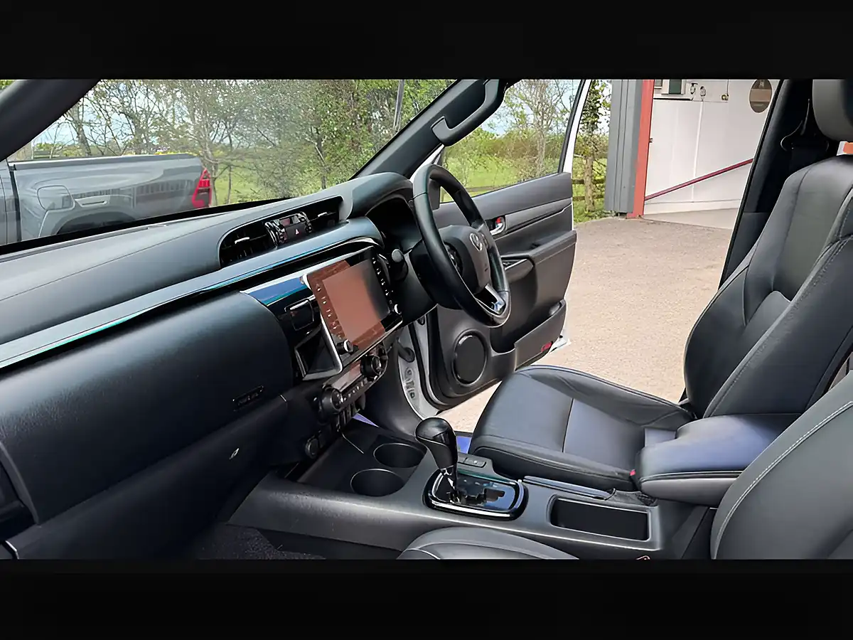 Used 2022 Toyota Hilux Invincible X Platinum White Pearl - Interior and Exterior details 6
