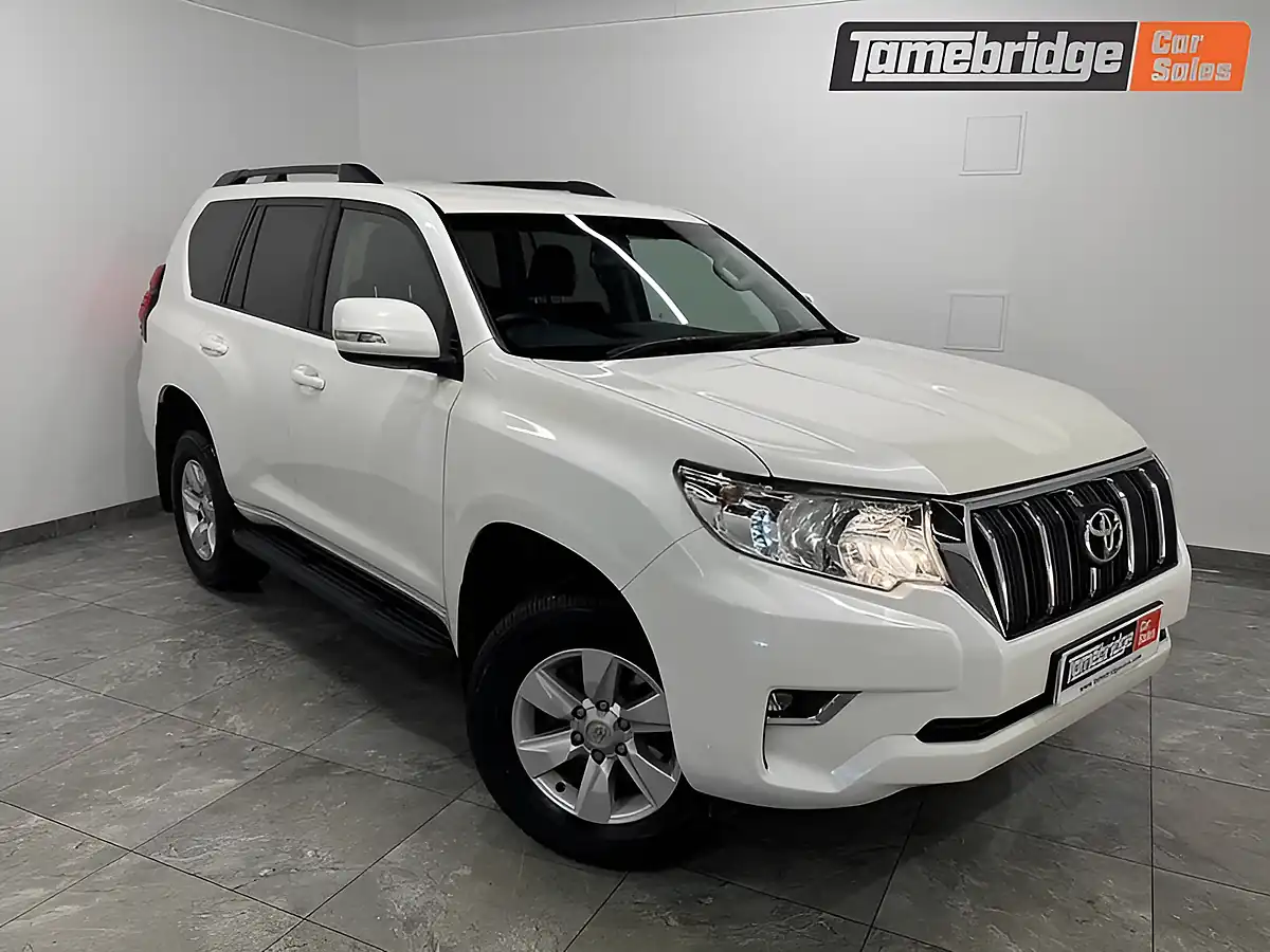 Used 2022 Toyota Land Cruiser Active White - Front View