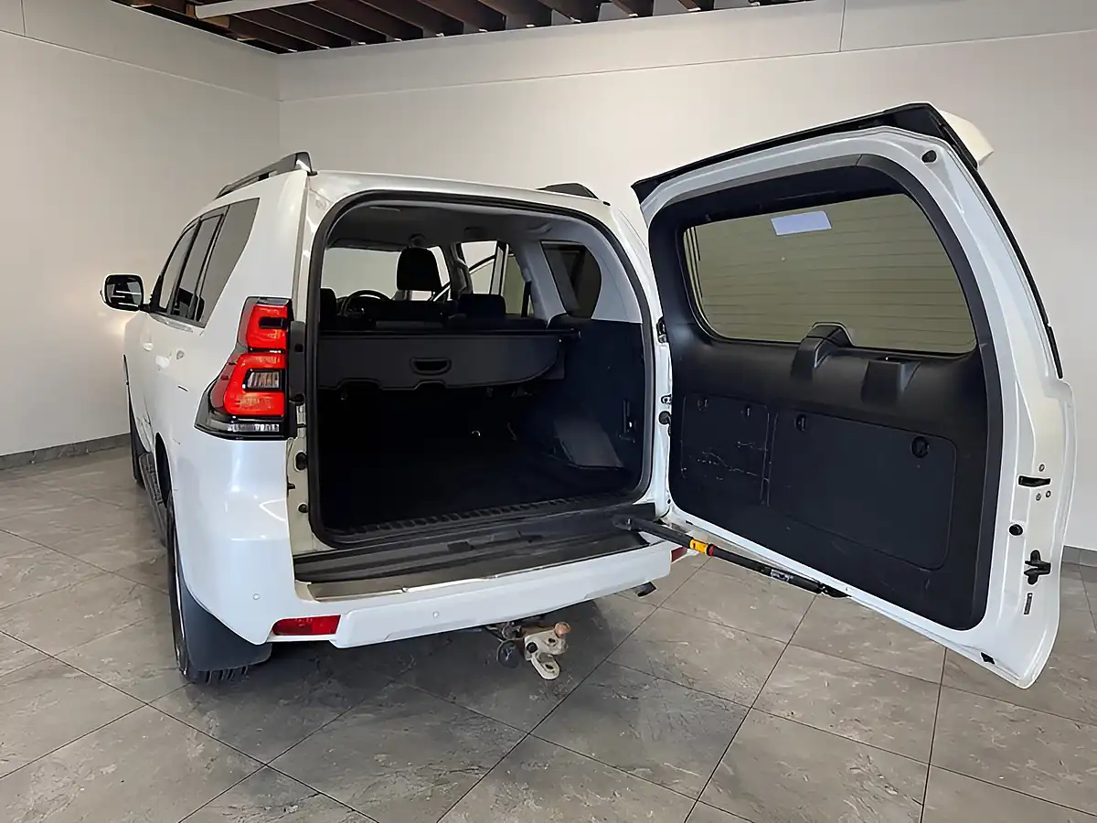 Used 2022 Toyota Land Cruiser Active White - Interior and Exterior details 16