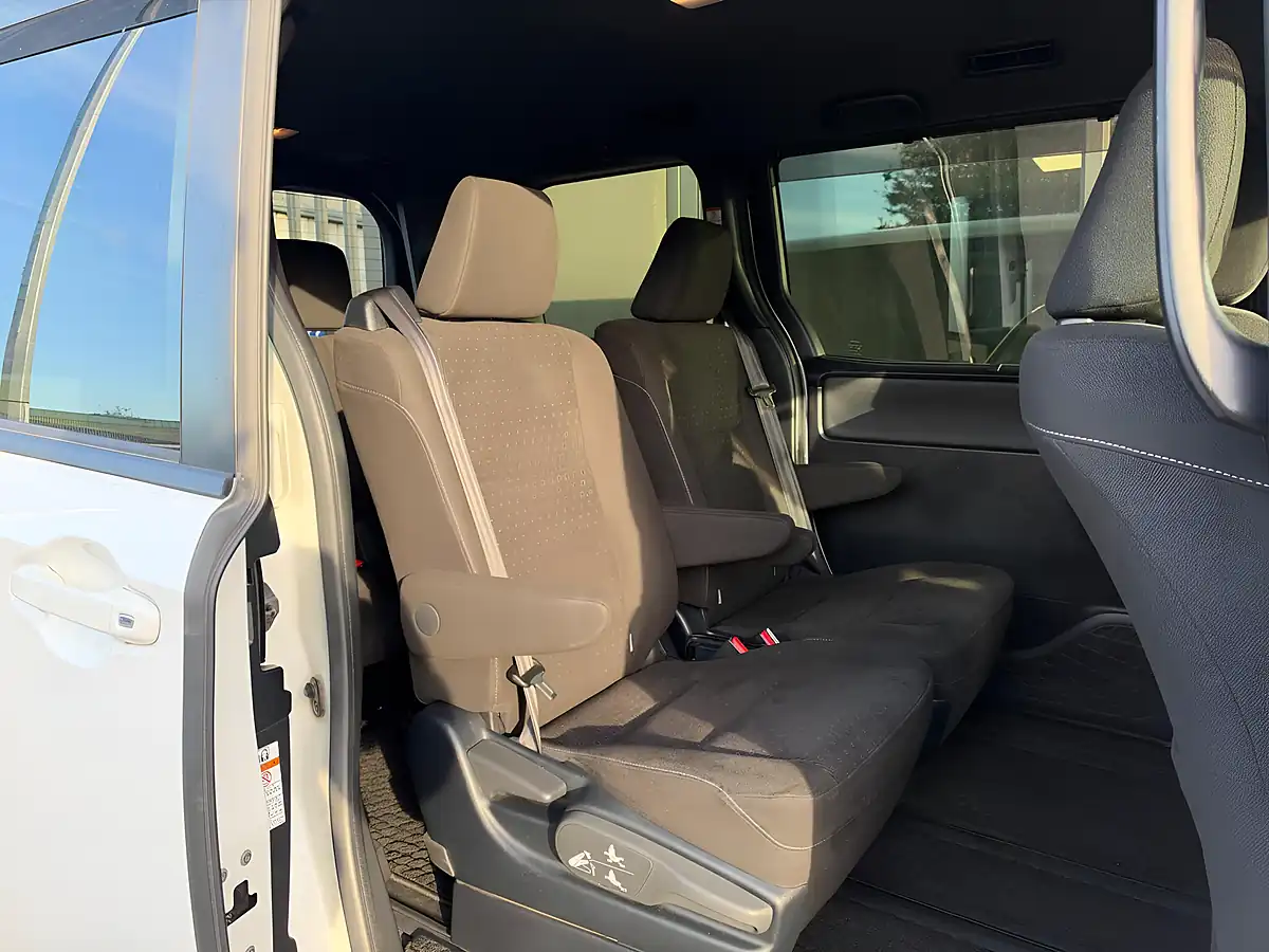 Used 2022 Toyota Noah White - Interior and Exterior details 16