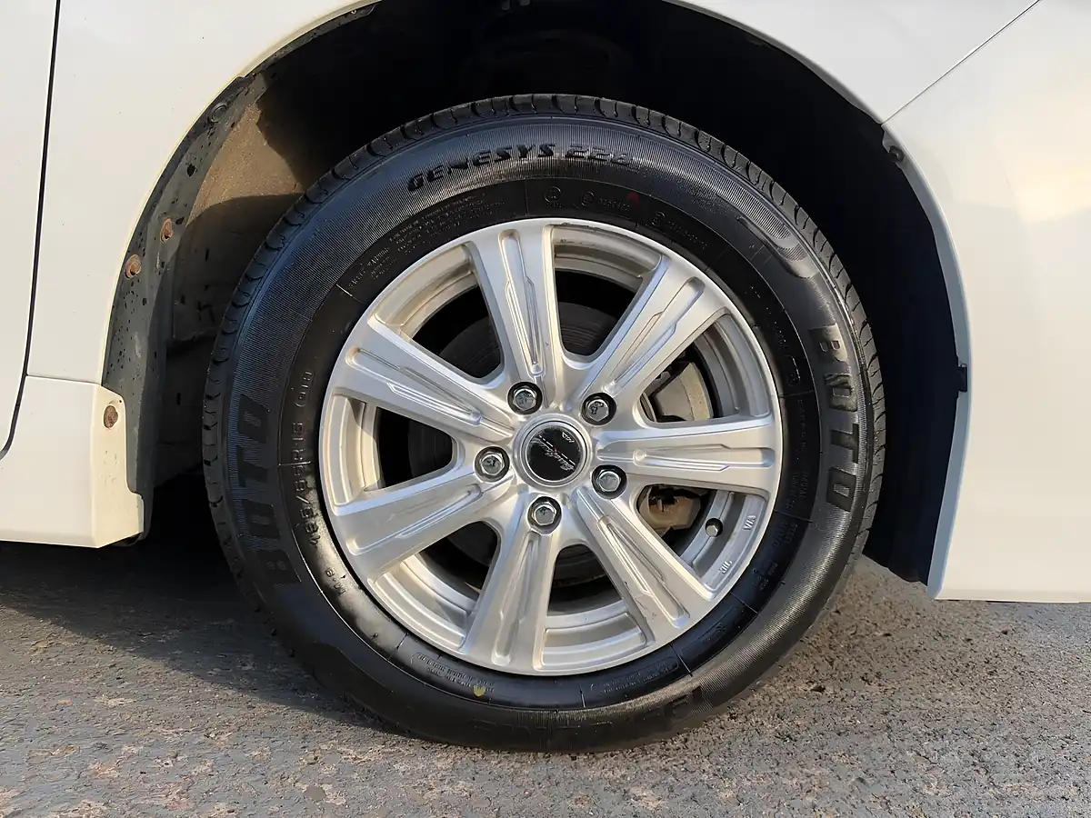 Used 2022 Toyota Noah White - Interior and Exterior details 19
