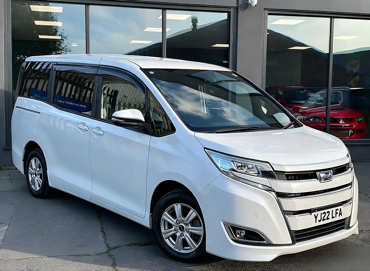 Used 2022 Toyota Noah White - Interior and Exterior details 2