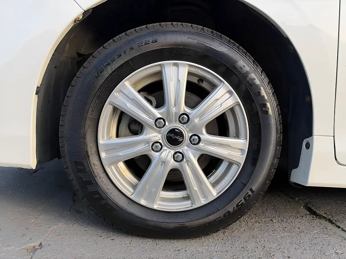 Used 2022 Toyota Noah White - Interior and Exterior details 20