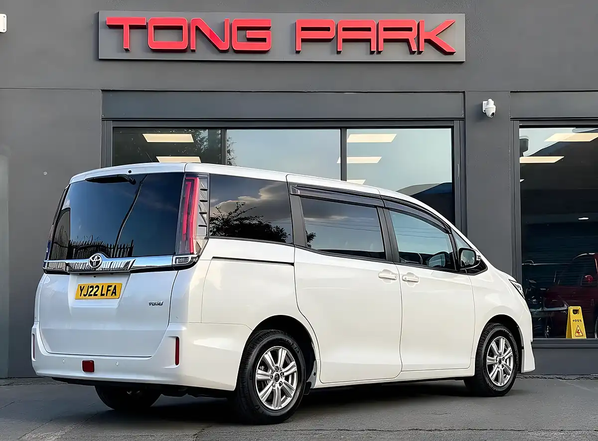 Used 2022 Toyota Noah White - Interior and Exterior details 5