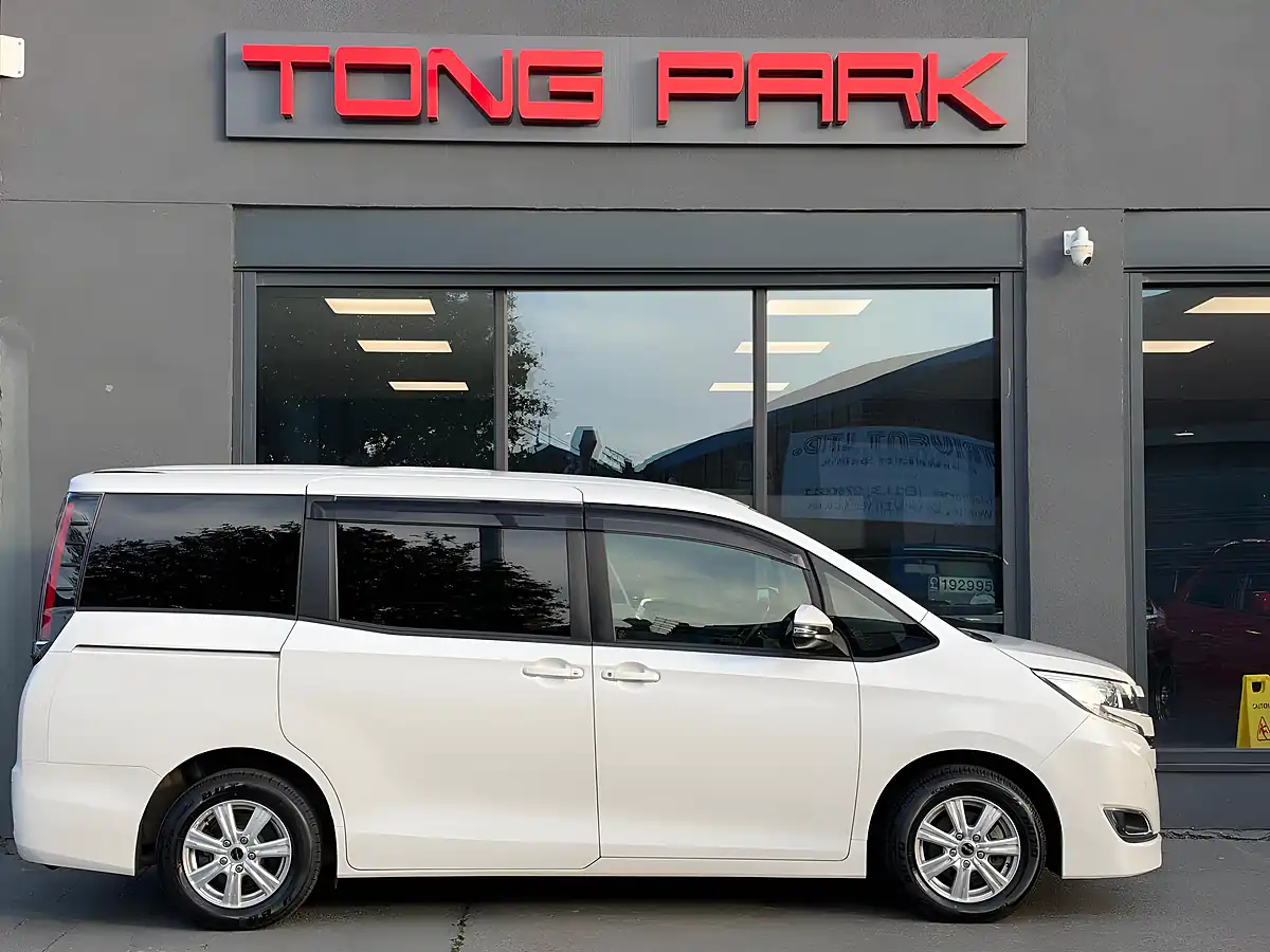 Used 2022 Toyota Noah White - Interior and Exterior details 6