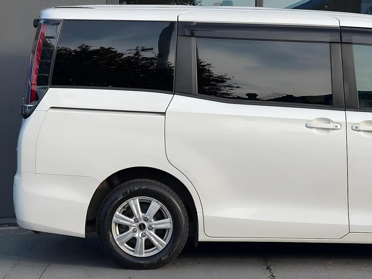 Used 2022 Toyota Noah White - Interior and Exterior details 7