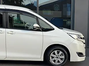 Used 2022 Toyota Noah White - Interior and Exterior details 8