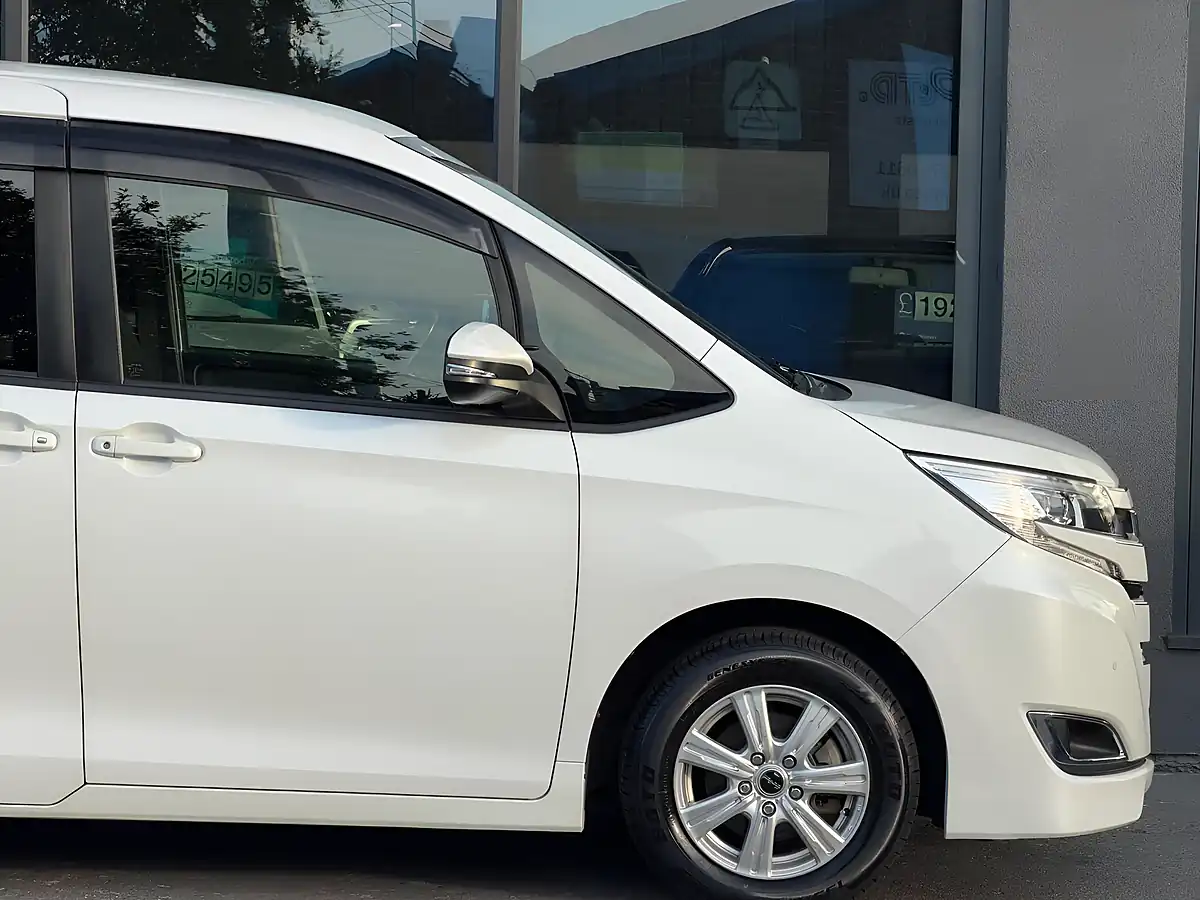 Used 2022 Toyota Noah White - Interior and Exterior details 8