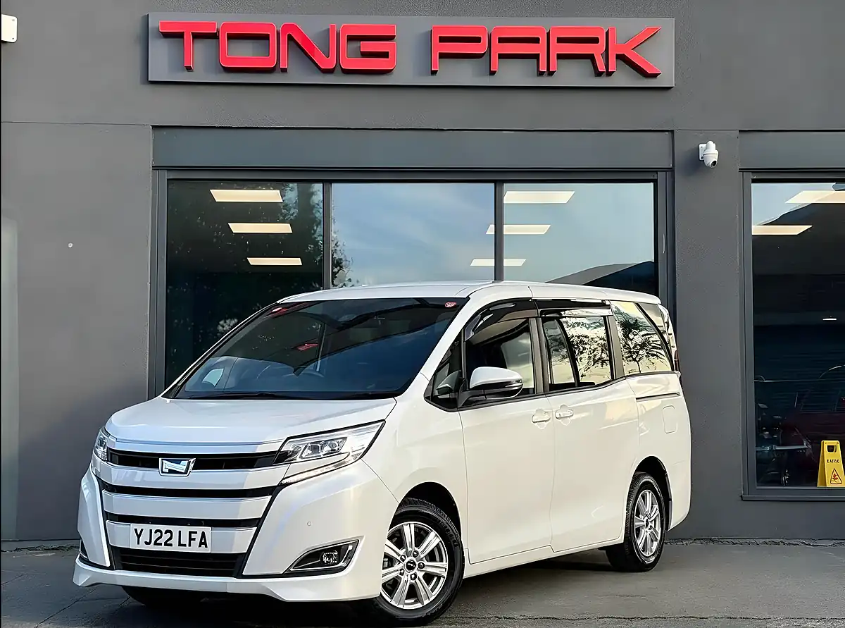 Used 2022 Toyota Noah White - Interior and Exterior details 9