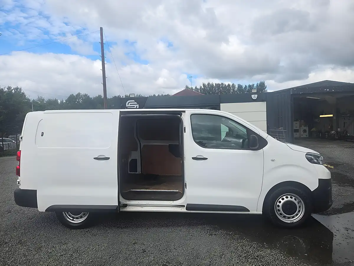 Used 2022 Toyota Proace Active Long Panel Van Lwb White - Interior and Exterior details 4