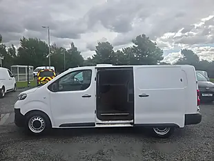 Used 2022 Toyota Proace Active Long Panel Van Lwb White - Interior and Exterior details 9