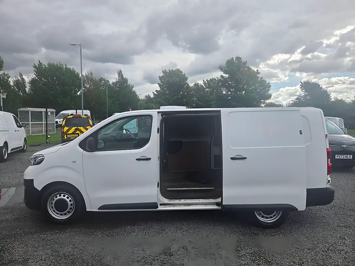 Used 2022 Toyota Proace Active Long Panel Van Lwb White - Interior and Exterior details 9
