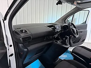 Used 2022 Toyota Proace City Active Short Panel Van Vivid White - Interior and Exterior details 11