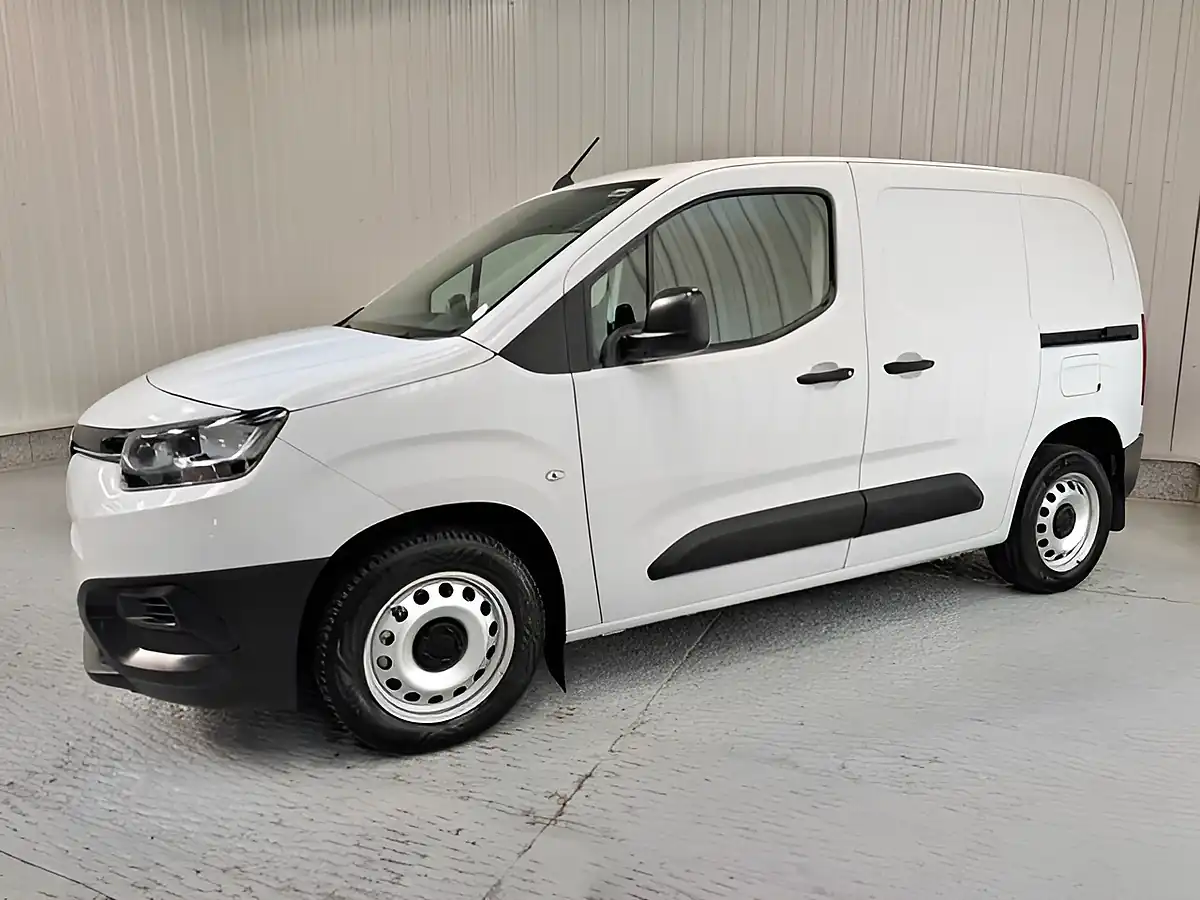 Used 2022 Toyota Proace City Active Short Panel Van Vivid White - Interior and Exterior details 3
