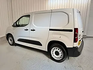 Used 2022 Toyota Proace City Active Short Panel Van Vivid White - Interior and Exterior details 6