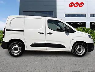Used 2022 Toyota Proace City Active Short Panel Vivid White - Interior and Exterior details 8
