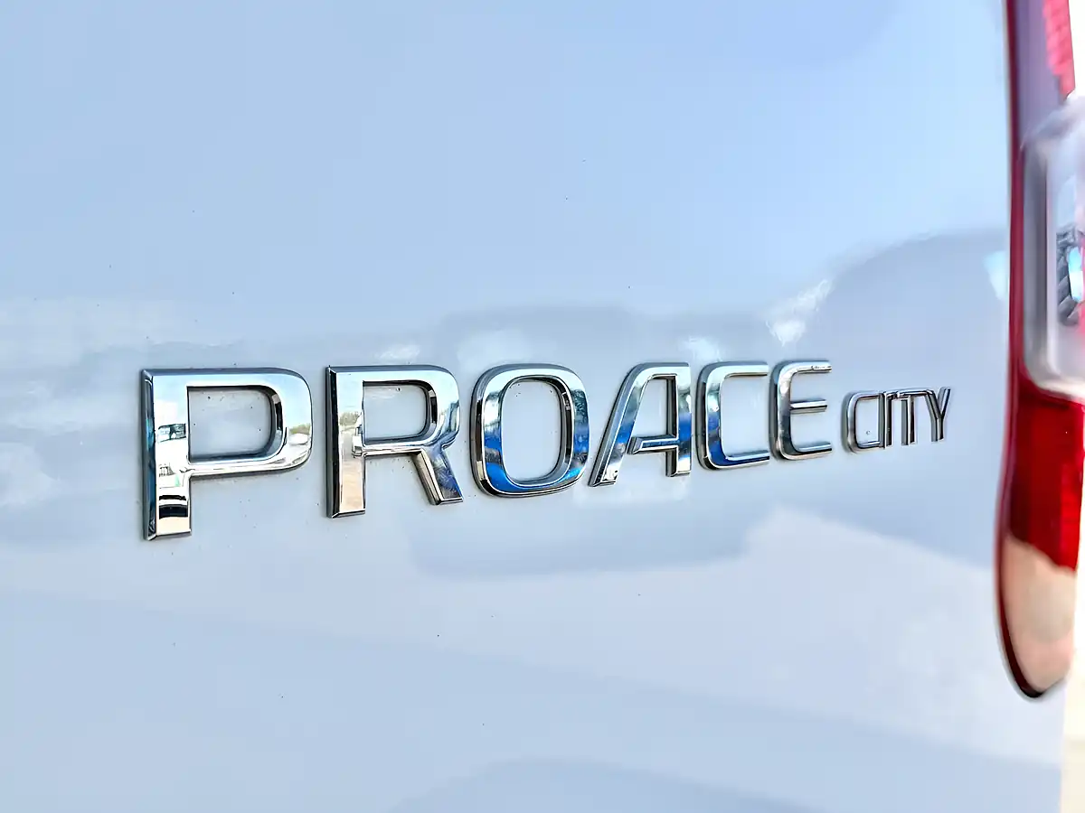 Used 2022 Toyota Proace City Active Vivid White - Interior and Exterior details 11