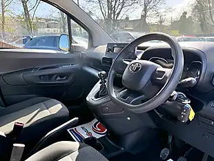 Used 2022 Toyota Proace City Active Vivid White - Interior and Exterior details 15