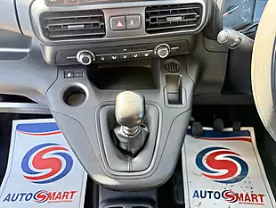 Used 2022 Toyota Proace City Active Vivid White - Interior and Exterior details 18
