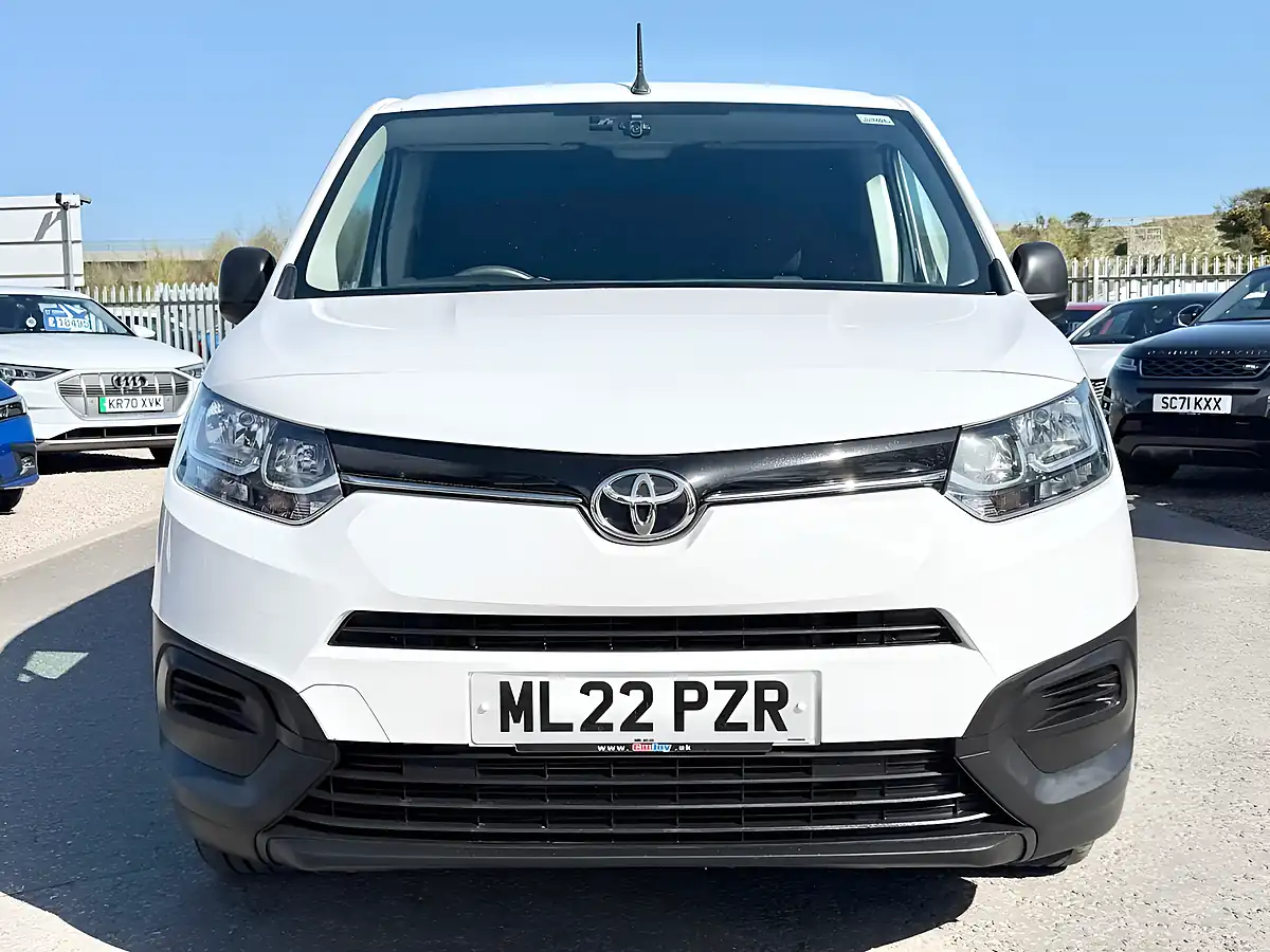 Used 2022 Toyota Proace City Active Vivid White - Interior and Exterior details 2