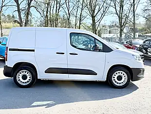 Used 2022 Toyota Proace City Active Vivid White - Interior and Exterior details 4