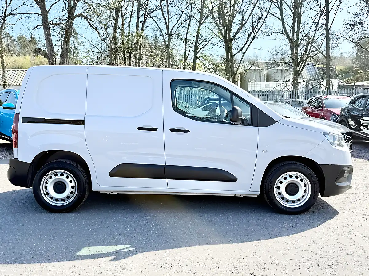 Used 2022 Toyota Proace City Active Vivid White - Interior and Exterior details 4