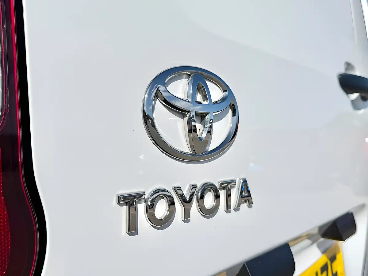 Used 2022 Toyota Proace City Active Vivid White - Interior and Exterior details 10