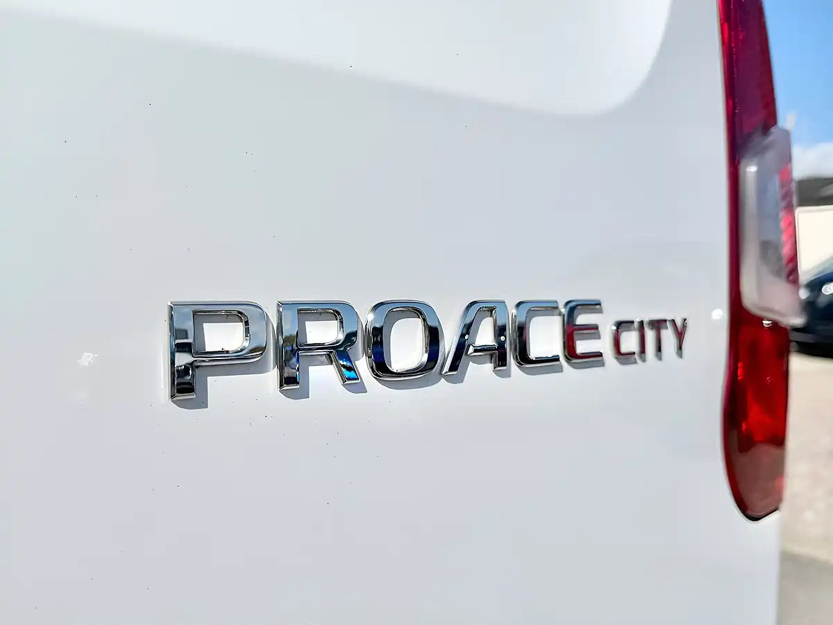 Used 2022 Toyota Proace City Active Vivid White - Interior and Exterior details 11