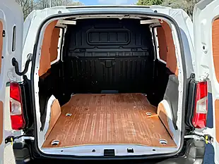 Used 2022 Toyota Proace City Active Vivid White - Interior and Exterior details 12
