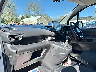 Used 2022 Toyota Proace City Active Vivid White - Interior and Exterior details 16