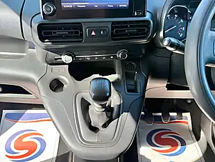 Used 2022 Toyota Proace City Active Vivid White - Interior and Exterior details 19