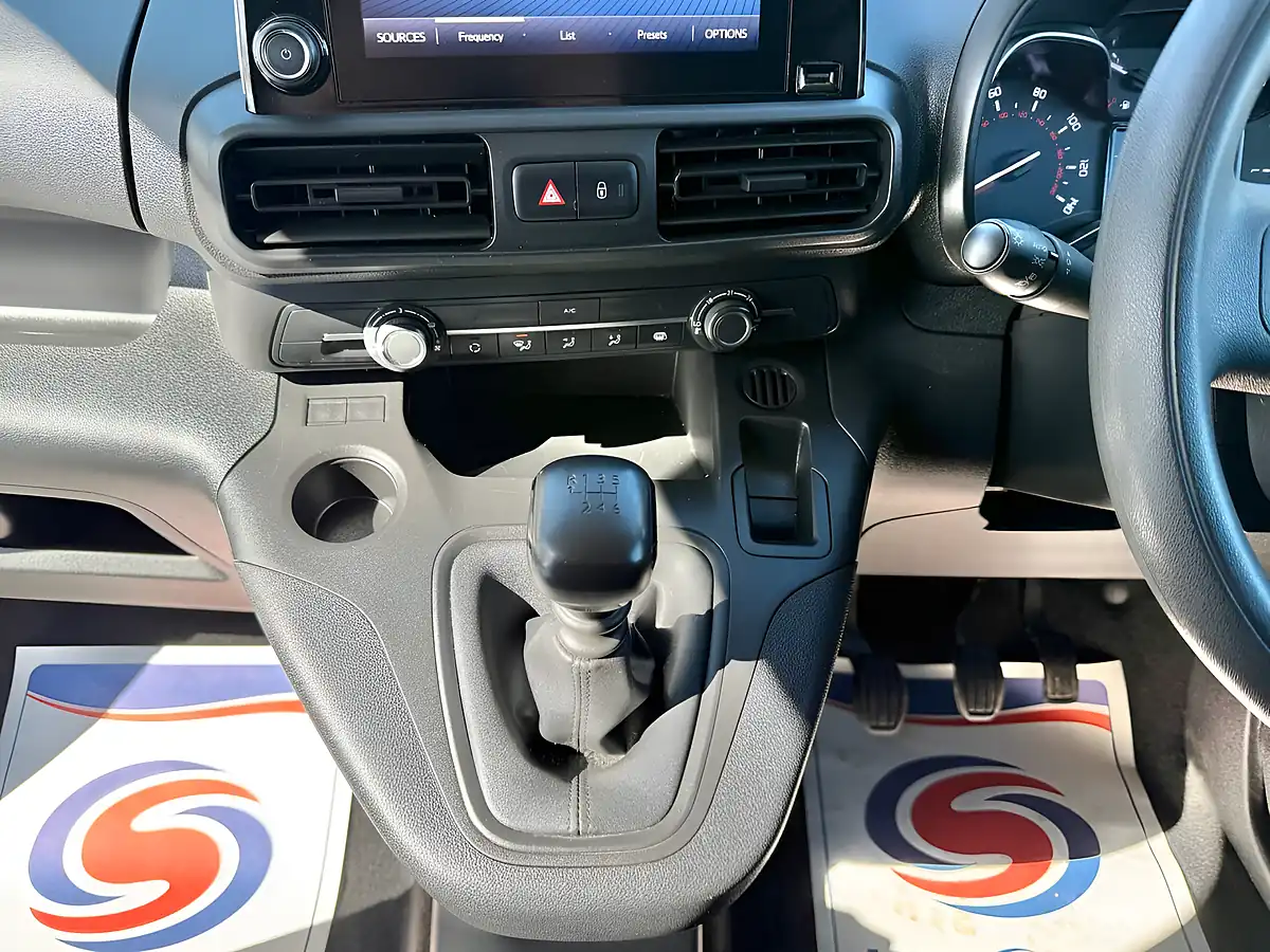 Used 2022 Toyota Proace City Active Vivid White - Interior and Exterior details 19