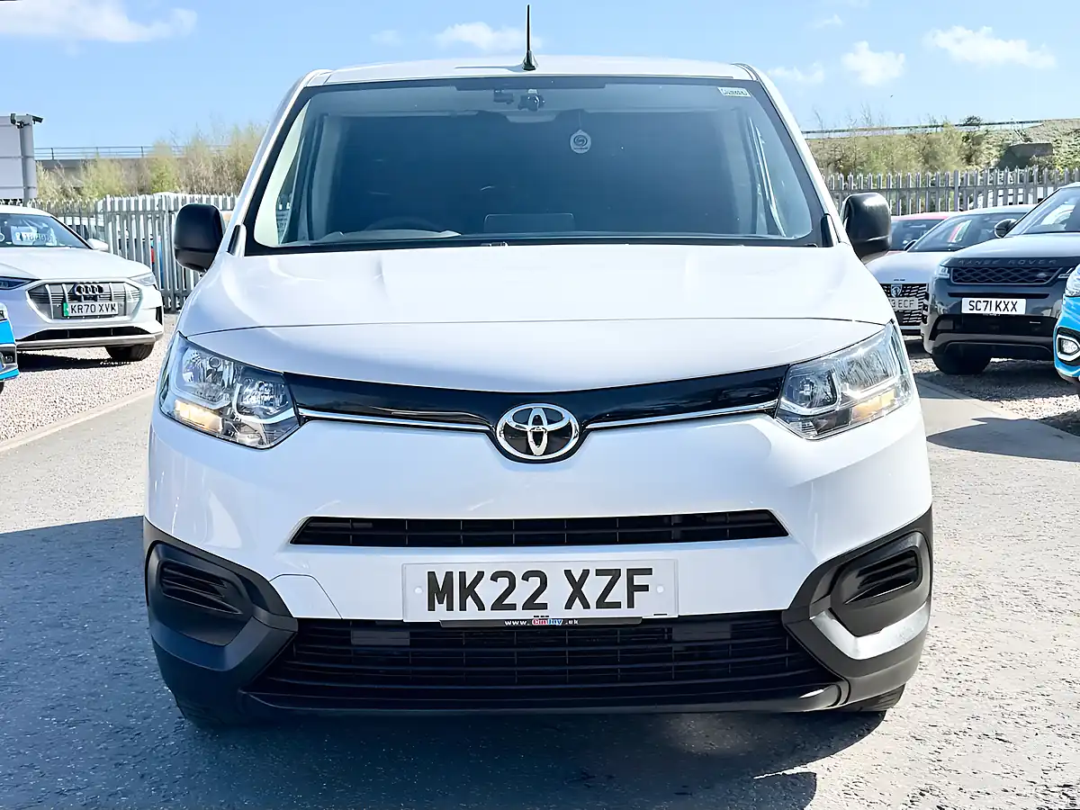 Used 2022 Toyota Proace City Active Vivid White - Interior and Exterior details 2