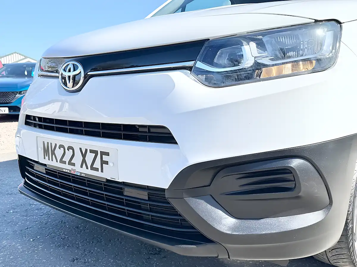 Used 2022 Toyota Proace City Active Vivid White - Interior and Exterior details 8