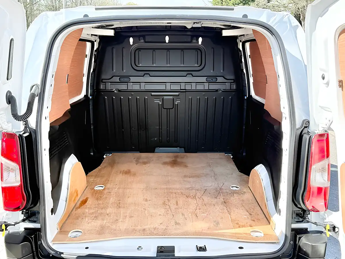 Used 2022 Toyota Proace City Active Vivid White - Interior and Exterior details 11