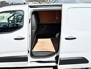 Used 2022 Toyota Proace City Active Vivid White - Interior and Exterior details 12