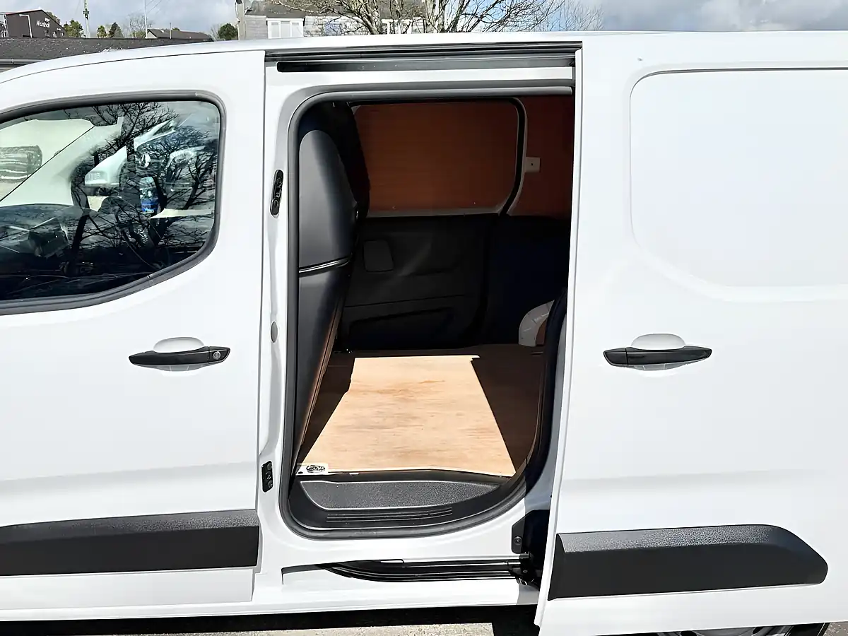 Used 2022 Toyota Proace City Active Vivid White - Interior and Exterior details 12