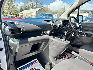 Used 2022 Toyota Proace City Active Vivid White - Interior and Exterior details 15