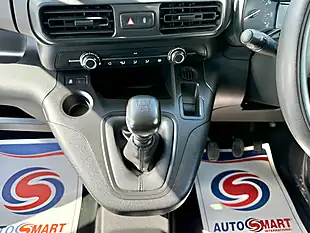 Used 2022 Toyota Proace City Active Vivid White - Interior and Exterior details 18